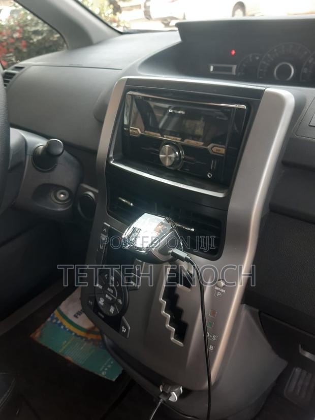 Toyota Voxy 2009 Beige