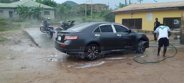 Toyota Camry Base 4dr Sedan (2.5L 4cyl 6M) 2010 Gray