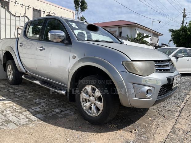 Mitsubishi L200 Double Cab 2.5 136hp 2013 Silver