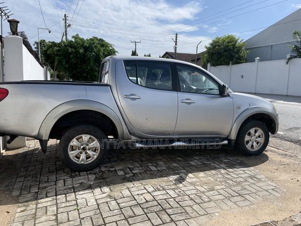 Mitsubishi L200 Double Cab 2.5 136hp 2013 Silver