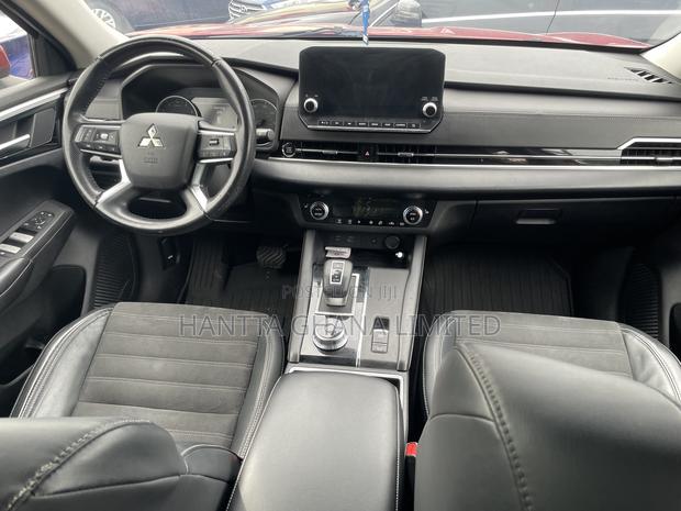 Mitsubishi Outlander SE 2023 Red