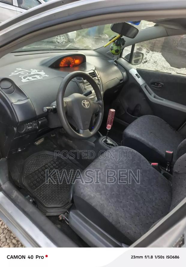 Toyota Vitz 2010 Gray