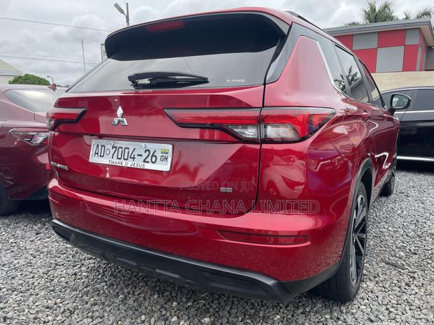 Mitsubishi Outlander SE 2023 Red