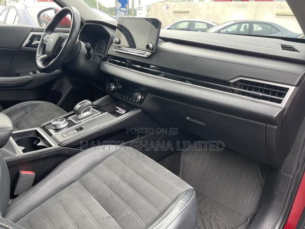 Mitsubishi Outlander SE 2023 Red