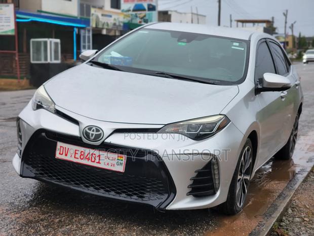 Toyota Corolla SE (1.8L 4cyl 6M) 2019 Silver