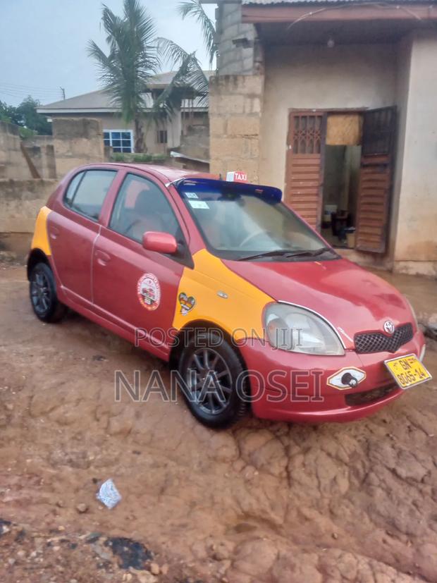 Toyota Yaris Base Hatchback 5dr 2010 Red