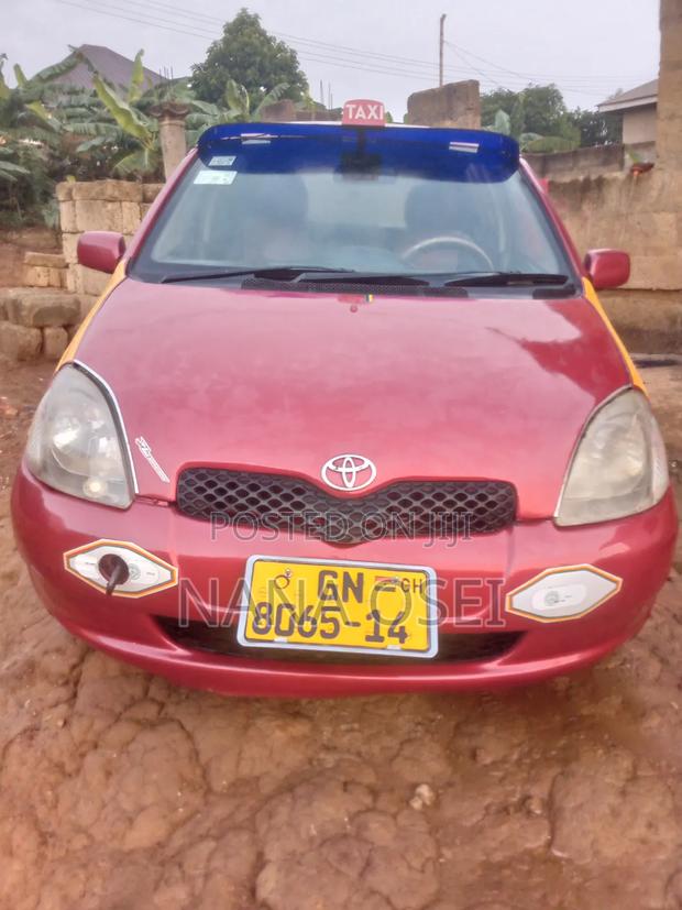 Toyota Yaris Base Hatchback 5dr 2010 Red