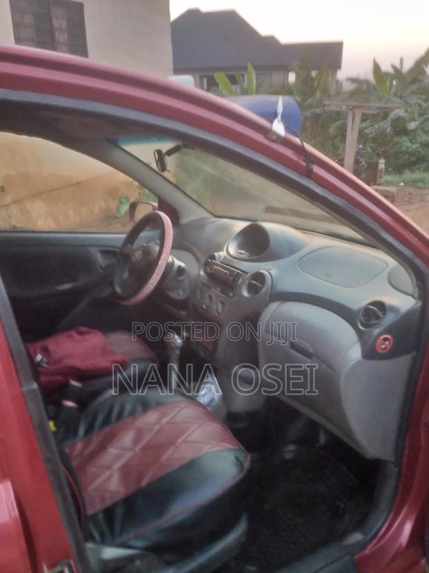 Toyota Yaris Base Hatchback 5dr 2010 Red