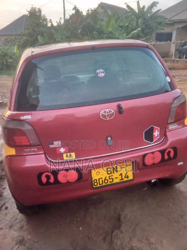 Toyota Yaris Base Hatchback 5dr 2010 Red