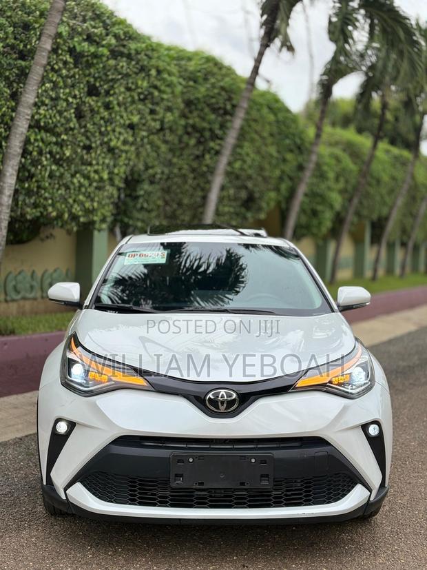 Toyota C-HR XLE 2021 White