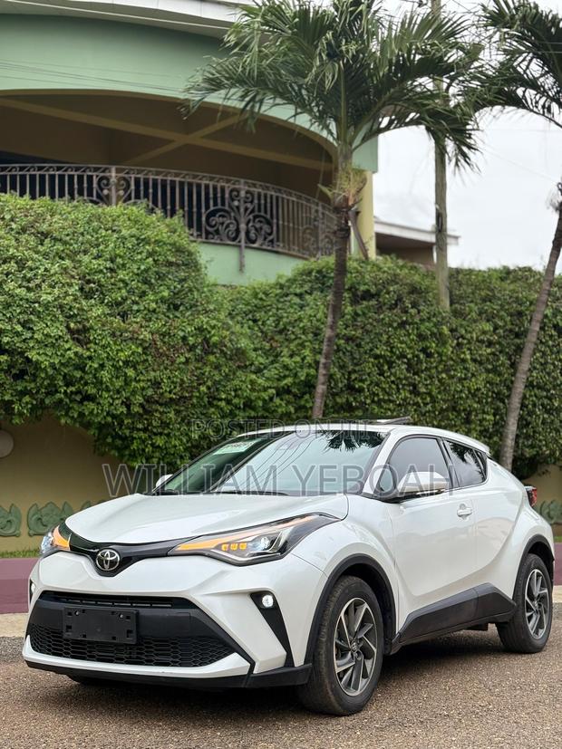 Toyota C-HR XLE 2021 White