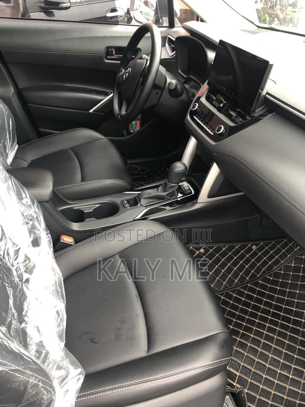 New Toyota Corolla Cross XLE 2023 White