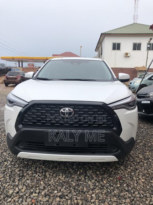 New Toyota Corolla Cross XLE 2023 White