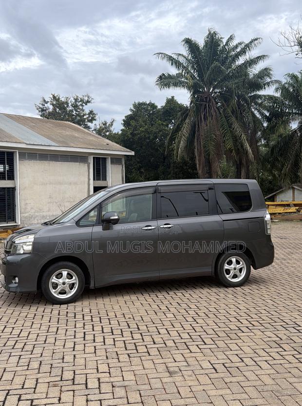 Toyota Voxy 2011 Gray