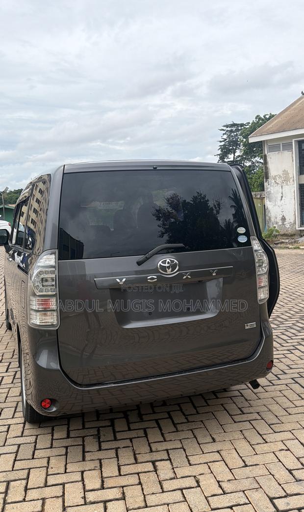 Toyota Voxy 2011 Gray