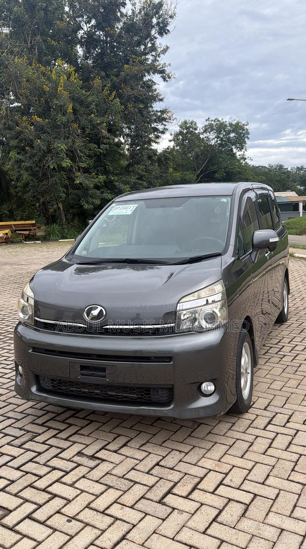 Toyota Voxy 2011 Gray