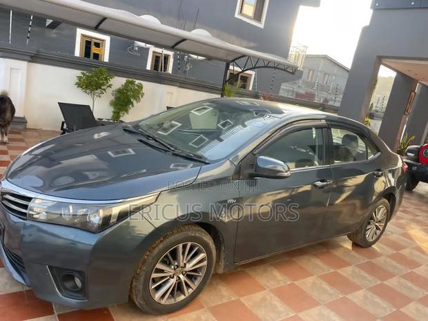 Toyota Corolla Altis 2015 Blue