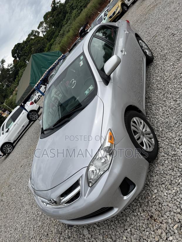 Toyota Corolla LE Special Edition 4dr Sedan (1.8L 4cyl 4A) 2013 Silver