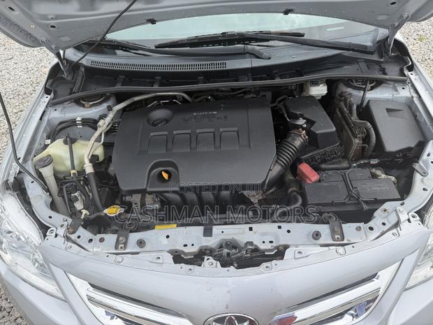 Toyota Corolla LE Special Edition 4dr Sedan (1.8L 4cyl 4A) 2013 Silver