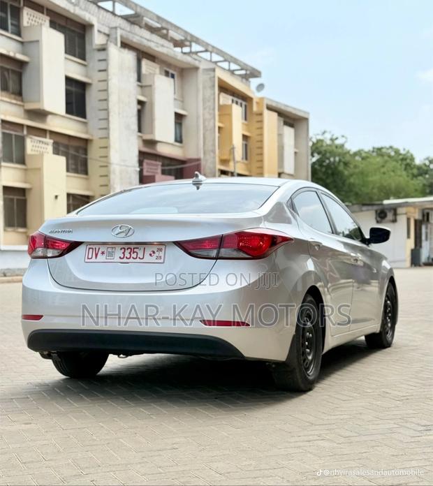 Hyundai Elantra SE Sedan FWD (1.8L 4cyl 6A) 2016 Gray