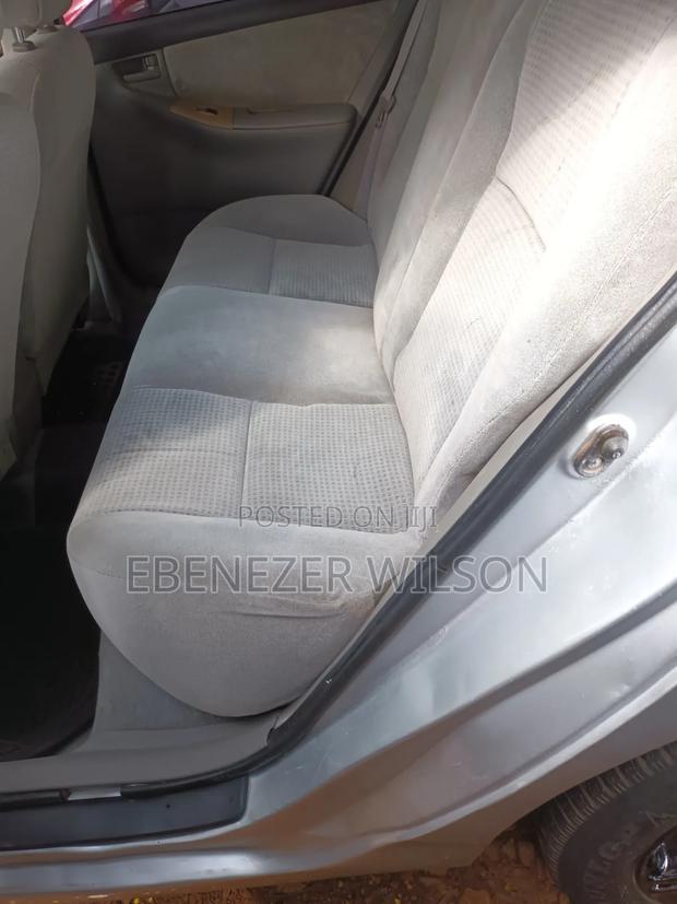 Toyota Corolla LE 4dr Sedan (1.8L 4cyl 4A) 2010 Silver