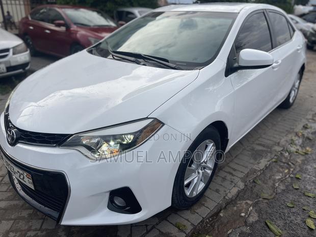 Toyota Corolla LE Eco 4dr Sedan (1.8L 4cyl CVT) 2016 White