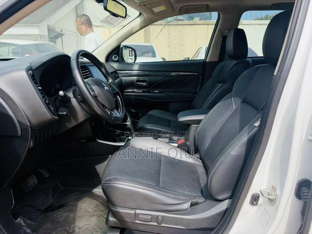 Mitsubishi Outlander 2019 White