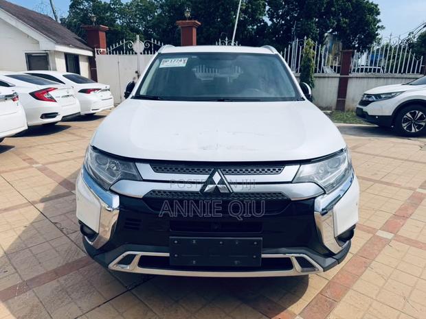 Mitsubishi Outlander 2019 White