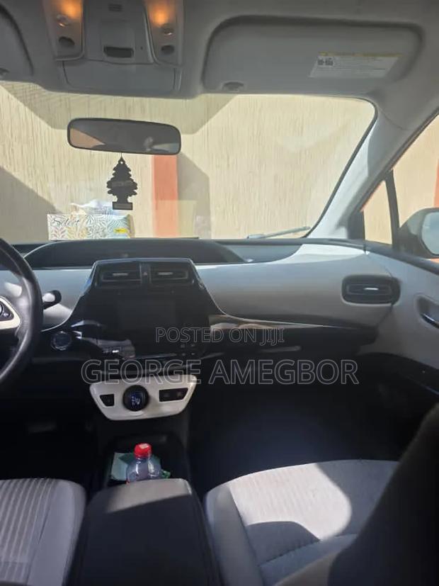 Toyota Prius 4dr Hatchback (1.8L 4cyl gas/electric hybrid CVT) 2016