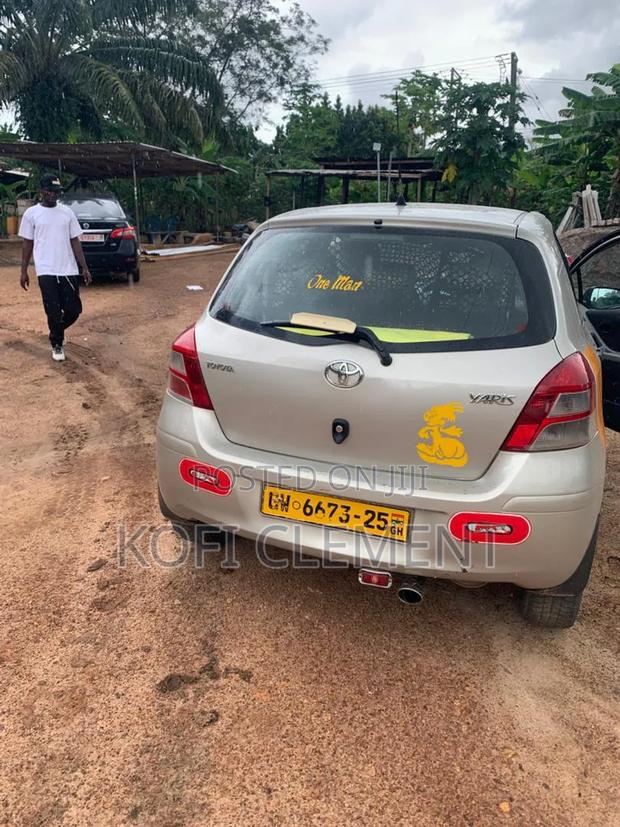 Toyota Yaris 2012 Silver