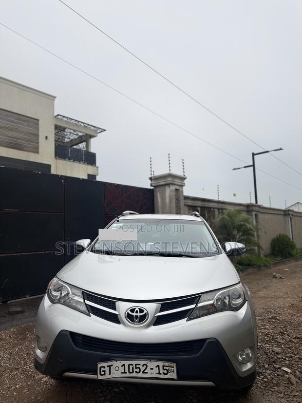 Toyota RAV4 XLE 4dr SUV AWD (2.5L 4cyl 6A) 2015 Silver