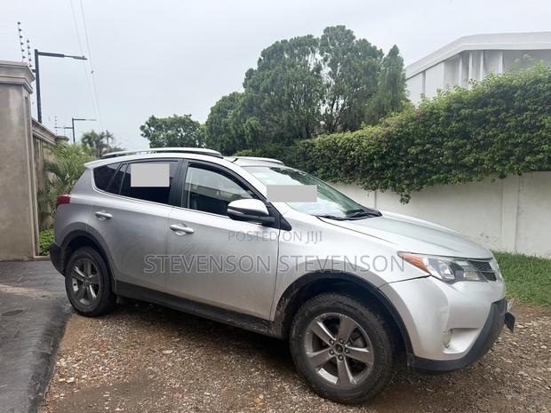 Toyota RAV4 XLE 4dr SUV AWD (2.5L 4cyl 6A) 2015 Silver