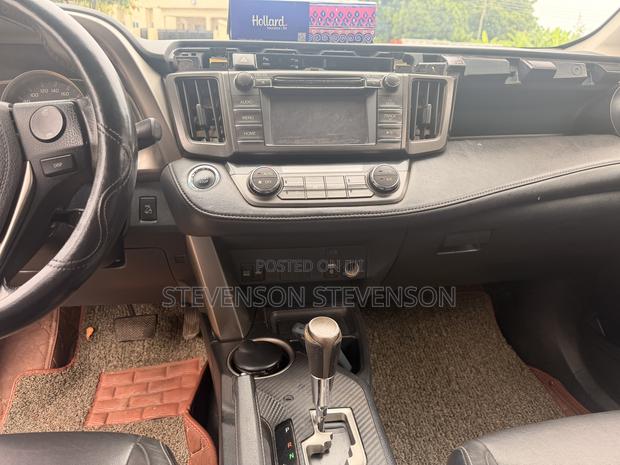 Toyota RAV4 XLE 4dr SUV AWD (2.5L 4cyl 6A) 2015 Silver