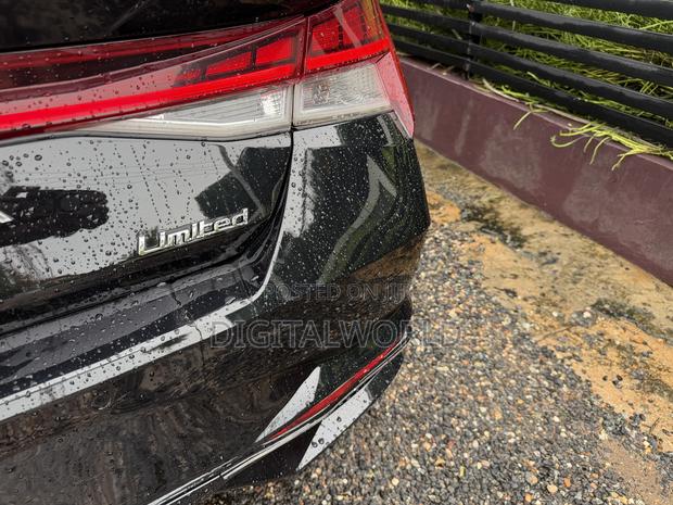 Hyundai Elantra Limited 2022 Black