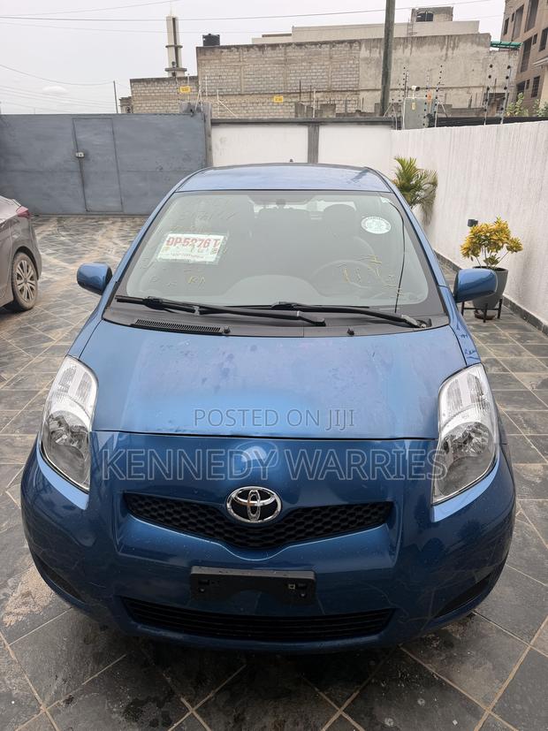 Toyota Yaris Base Sedan 4dr 2011 Blue