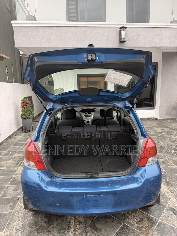 Toyota Yaris Base Sedan 4dr 2011 Blue