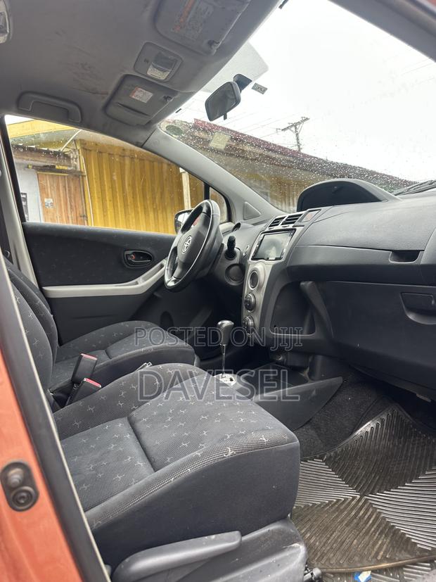 Toyota Vitz 2010