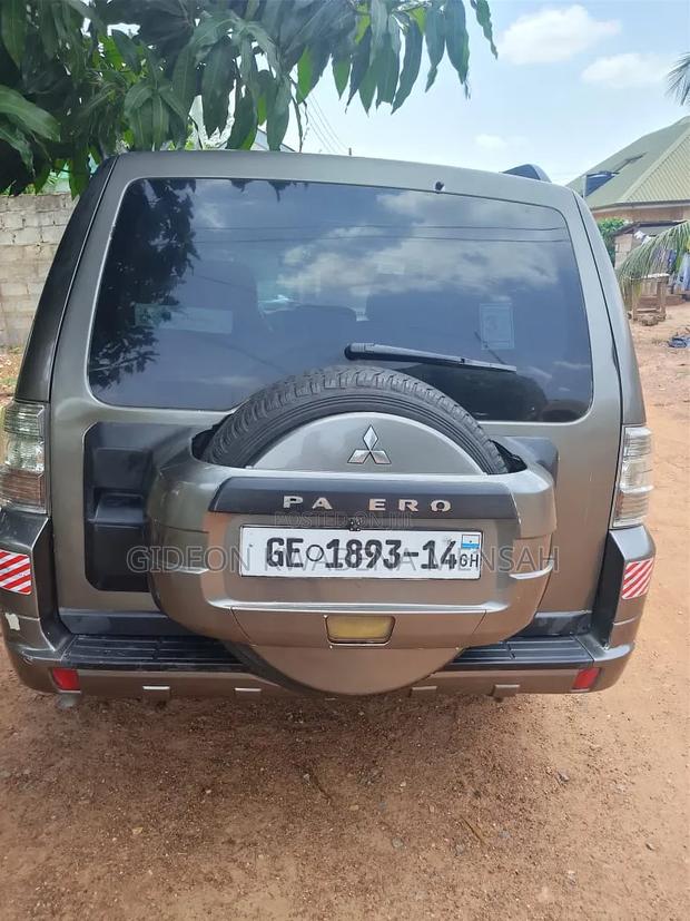 Mitsubishi Pajero 3.2 Di-Dc GLS 2012 Gray