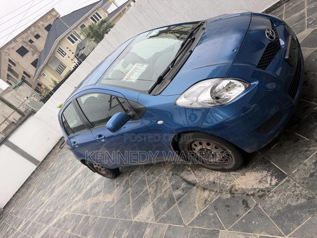 Toyota Yaris Base Sedan 4dr 2011 Blue