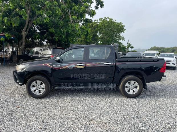 Toyota Hilux 2016 Black