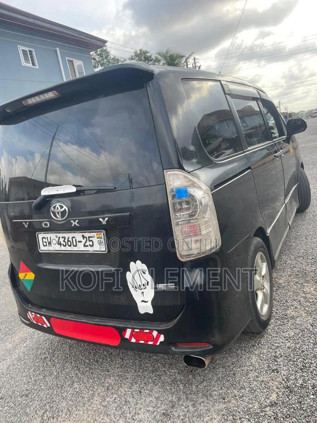 Toyota Voxy 2013 Black