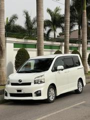 Toyota Voxy 2012 White for sale