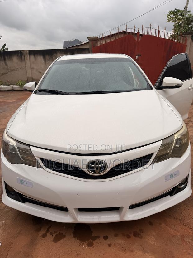 Toyota Camry LE 4dr Sedan (2.5L 4cyl 6A) 2014 White