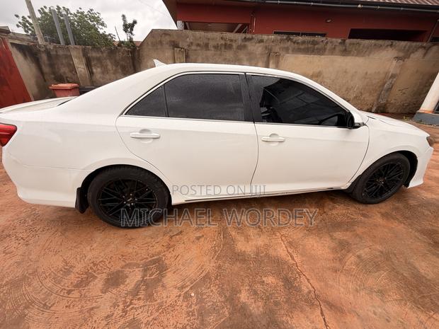 Toyota Camry LE 4dr Sedan (2.5L 4cyl 6A) 2014 White
