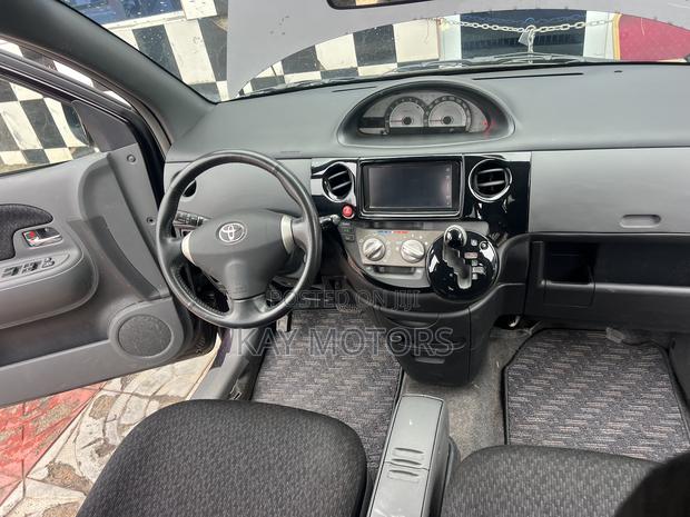 Toyota Sienta 1.5 AWD 2012 Burgundy