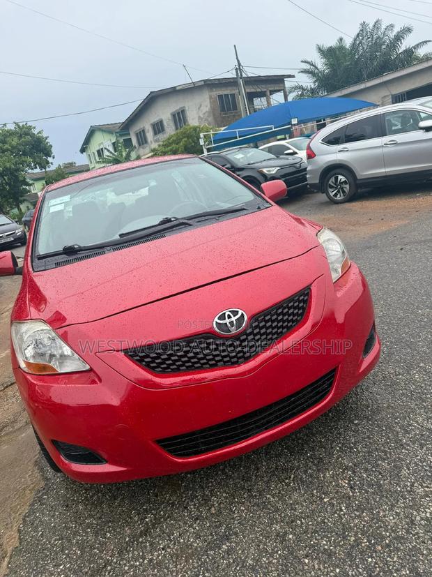 Toyota Yaris Base Hatchback 5dr 2010 Red