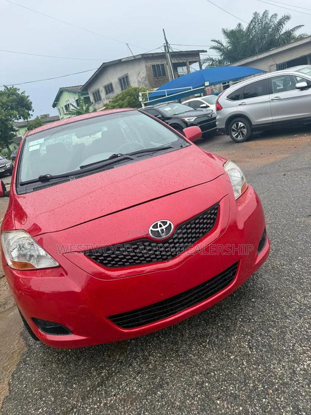 Toyota Yaris Base Hatchback 5dr 2010 Red