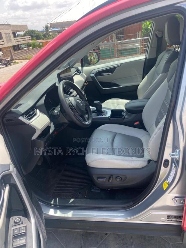Toyota RAV4 XLE Premium AWD 2023 Red