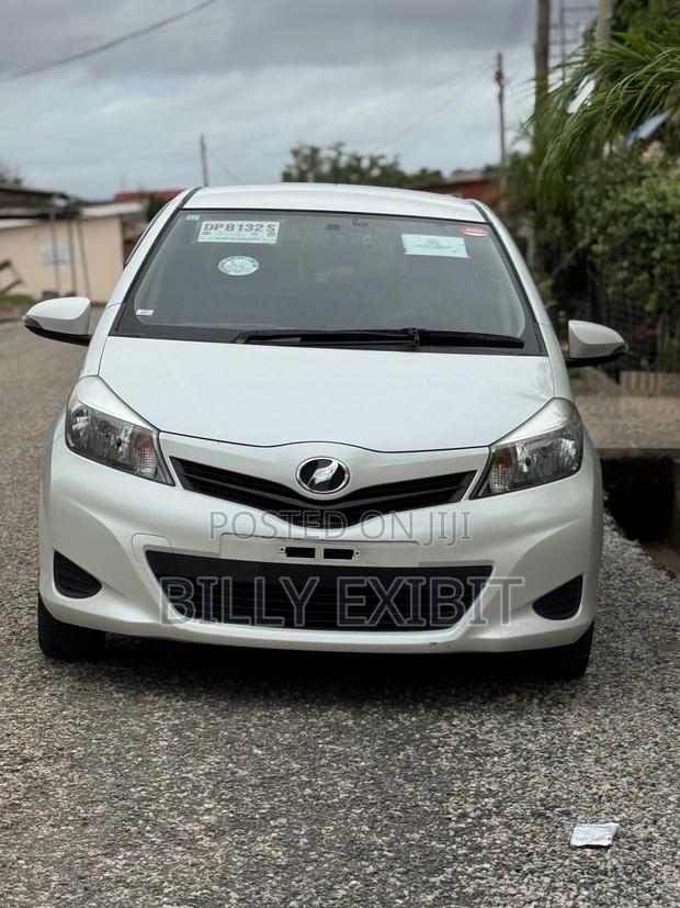 Toyota Vitz 1.5 FWD 5dr 2012 White