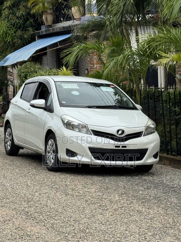 Toyota Vitz 1.5 FWD 5dr 2012 White
